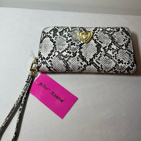 New Betsey Johnson Black and White Snake Print Wristlet Wallet. Card slots - Picture 3 of 7